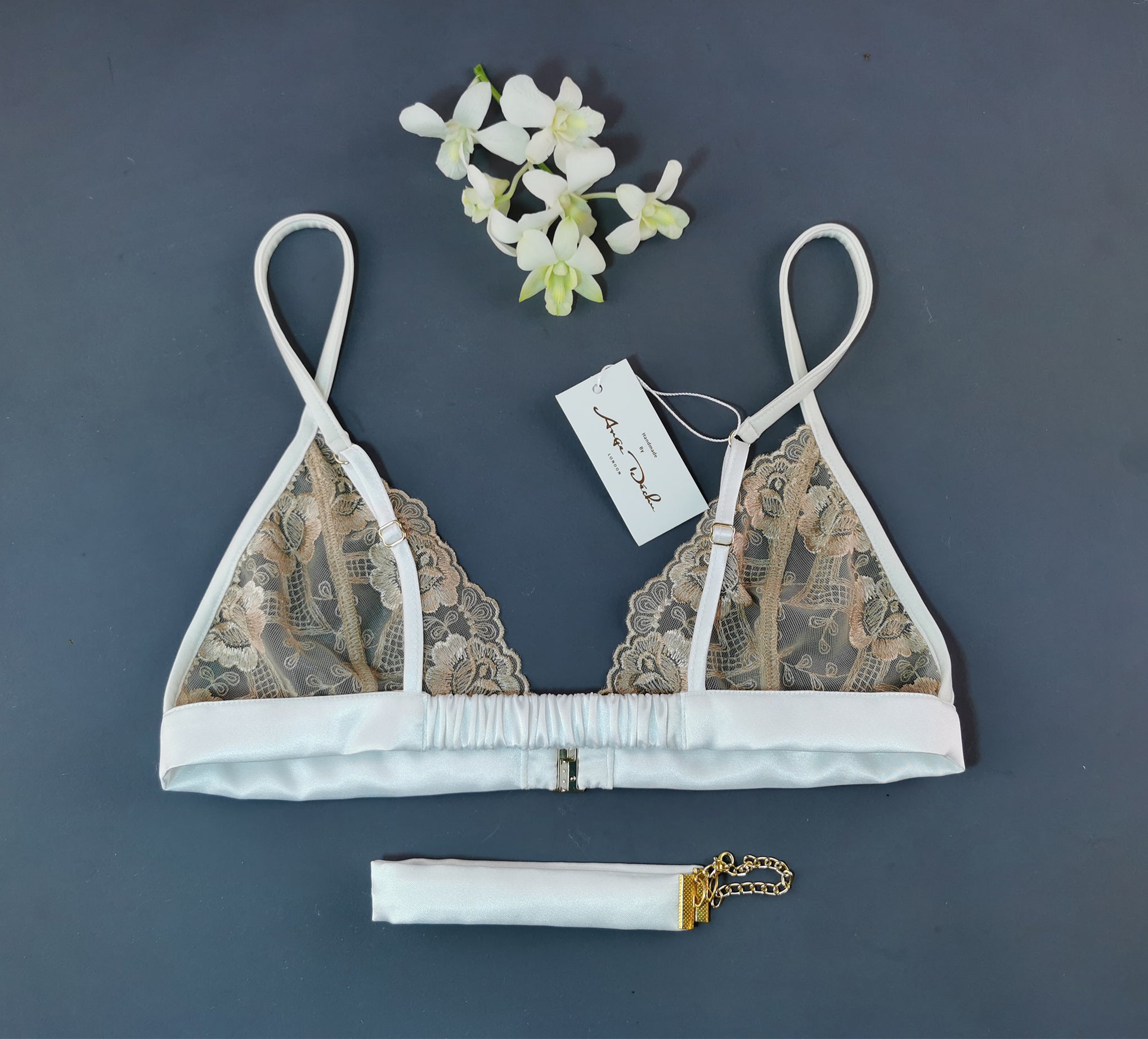 crotchless lingerie set G string panties and bra in see through gold and white lace sexy open crotch sheer boudoir lingerie - Ange Déchu