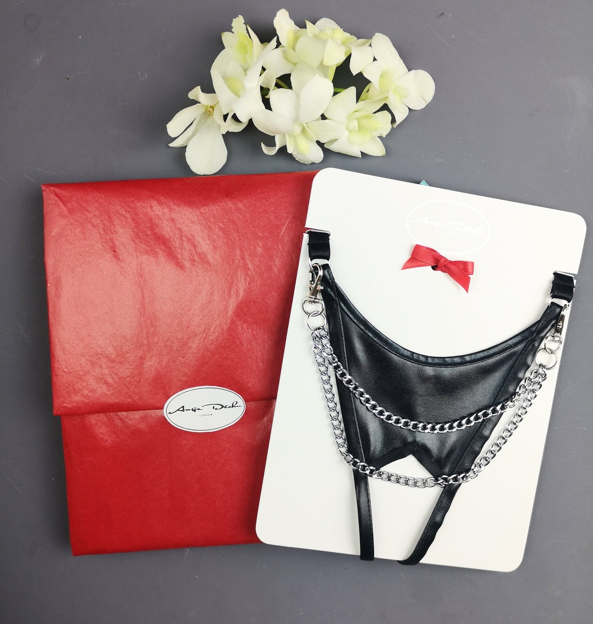 Crotchless open panties sexy lingerie gift for her thong g string open crotch black wet look & chains - Ange Déchu